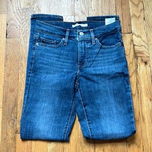 NWOT Levi’s shaping skinny